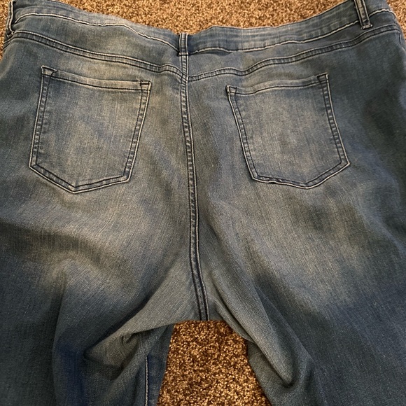 Old Navy Mid rise woman’s jeans size 26 plus - Picture 6 of 7